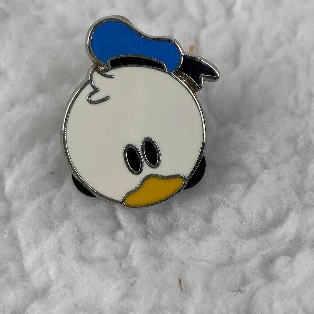 Disney Donald Duck Tsum Tsum Style Enamel‎ Pin Mickey Ear Back Contemporary